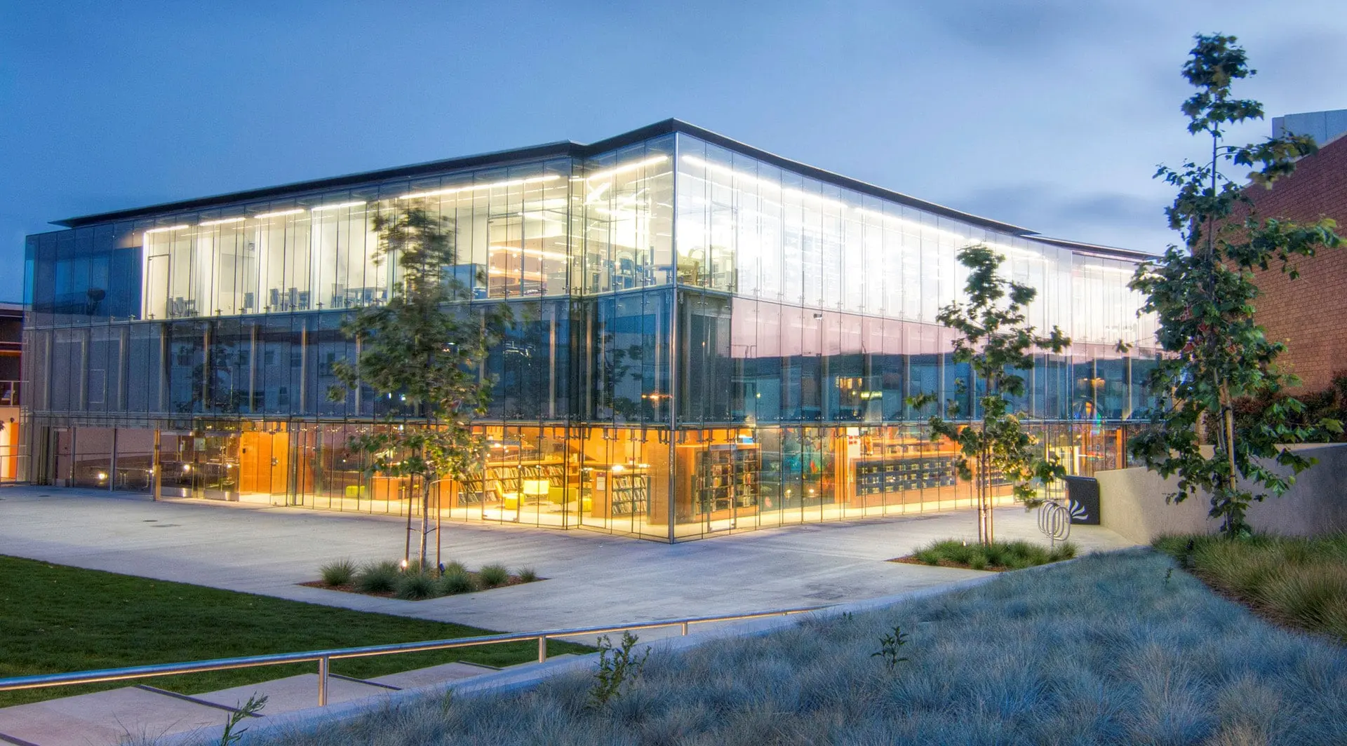 Manhattan Beach Public Library